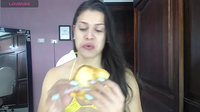 Luciana Ortiz1 online show from December 2024 03:52:01 PM