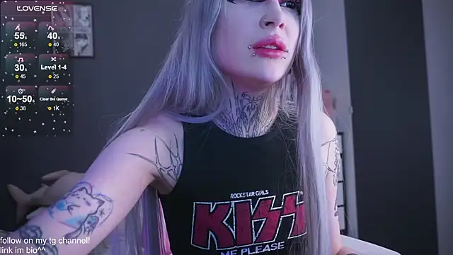 Snapshot of fraulein_mooon chatting on December 2025 05:52:02 PM fraulein mooon online show from December 2025 05:52:02 PM