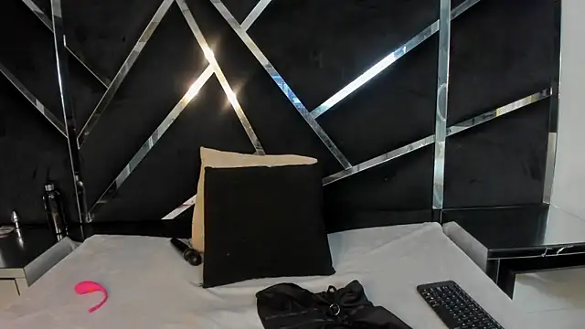 Snapshot of Ivanna18_x chatting on November 2025 04:12:01 AM Ivanna18 x online show from November 2025 04:12:01 AM