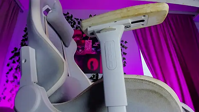 Kate Burleskk online show from October 2025 03:35:01 AM