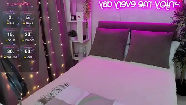 FeralPeach online show from November 2025 03:52:01 AM