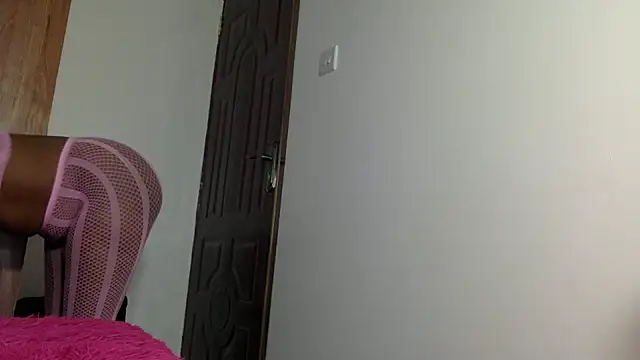 Snapshot of Rose_berry chatting on February 2025 03:26:01 PM Rose berry online show from February 2025 03:26:01 PM