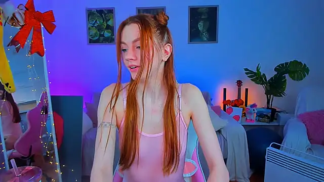 Alyssa Smitt online show from February 2025 10:59:02 PM