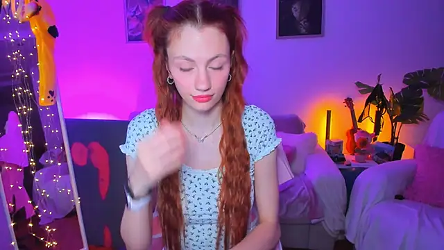 Alyssa Smitt online show from October 2025 09:45:01 PM