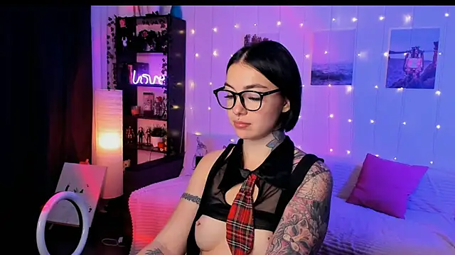 Snapshot of Magic_Allie chatting on November 2025 04:33:02 AM Magic Allie online show from November 2025 04:33:02 AM