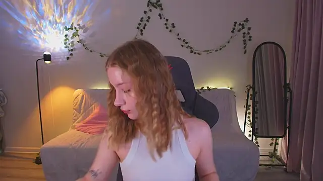 Eva Davi online show from October 2025 01:48:02 AM