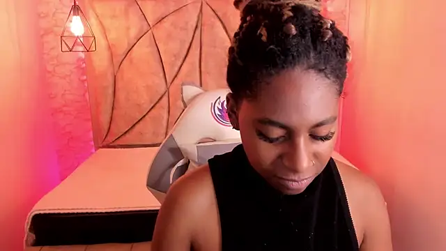 Queen perla  online show from February 2025 12:37:01 PM