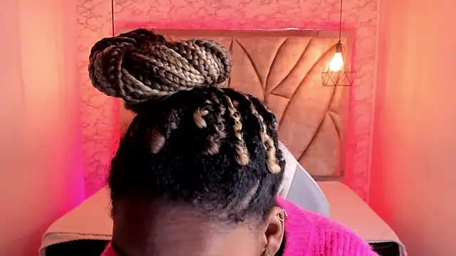 Queen perla  online show from February 2025 12:17:02 PM