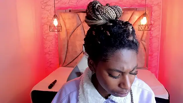 Queen perla  online show from February 2025 12:28:01 PM