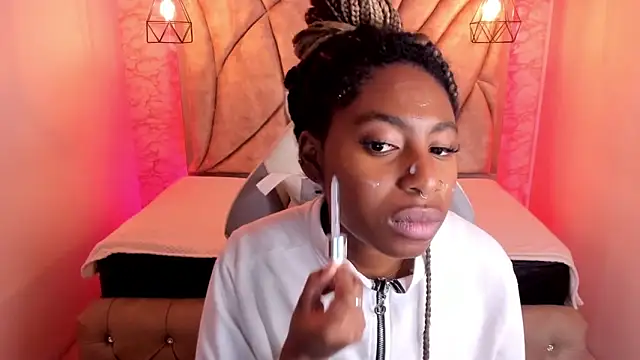 Queen perla  online show from February 2025 12:11:01 PM