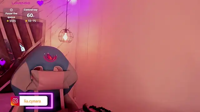 Queen perla  online show from October 2025 12:05:01 PM