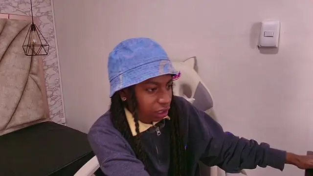 Queen perla  online show from December 2025 11:19:01 AM