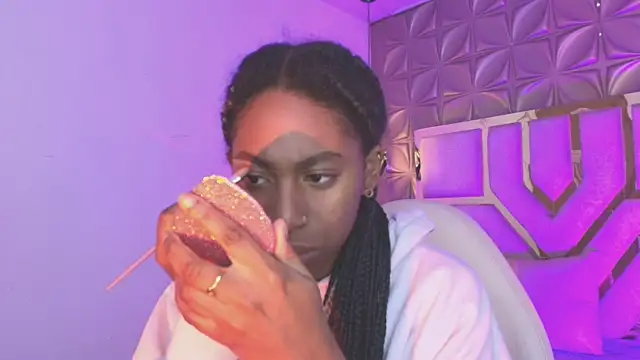 Queen perla  online show from March 2026 12:11:01 PM