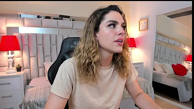 Snapshot of mariiahneedles chatting on December 2024 12:57:02 AM mariiahneedles online show from December 2024 12:57:02 AM