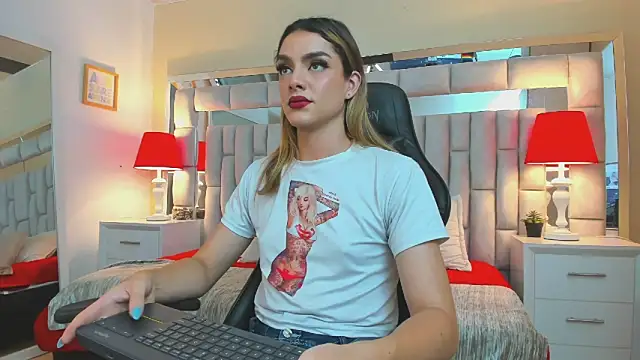 Snapshot of mariiahneedles chatting on December 2024 10:31:01 PM mariiahneedles online show from December 2024 10:31:01 PM