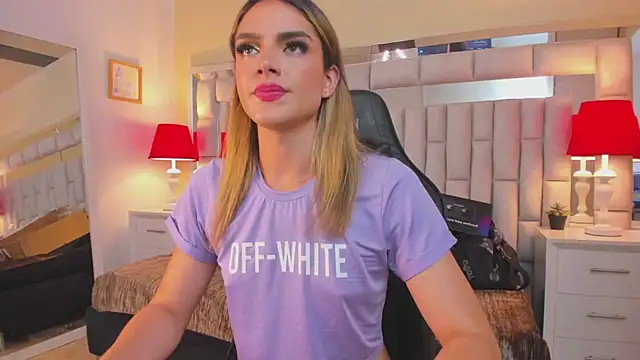 Snapshot of mariiahneedles chatting on December 2024 03:58:01 AM mariiahneedles online show from December 2024 03:58:01 AM