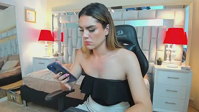 Snapshot of mariiahneedles chatting on January 2025 04:39:02 AM mariiahneedles online show from January 2025 04:39:02 AM