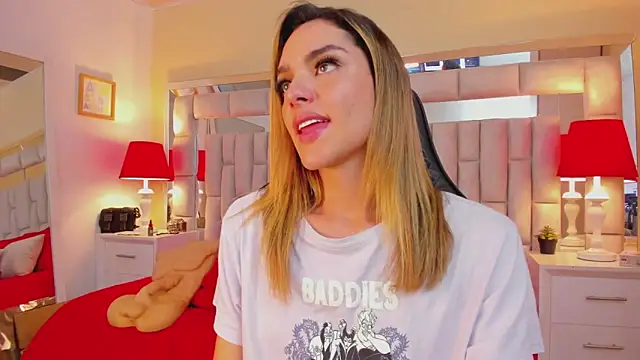 Snapshot of mariiahneedles chatting on January 2025 10:29:02 PM mariiahneedles online show from January 2025 10:29:02 PM