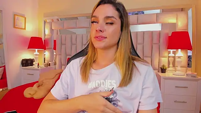 Snapshot of mariiahneedles chatting on January 2025 01:31:02 AM mariiahneedles online show from January 2025 01:31:02 AM