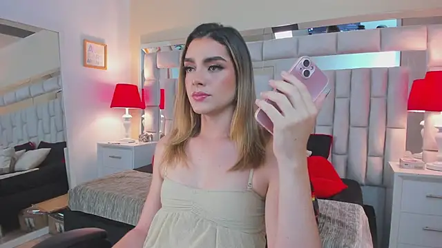 Snapshot of mariiahneedles chatting on January 2025 07:43:01 PM mariiahneedles online show from January 2025 07:43:01 PM