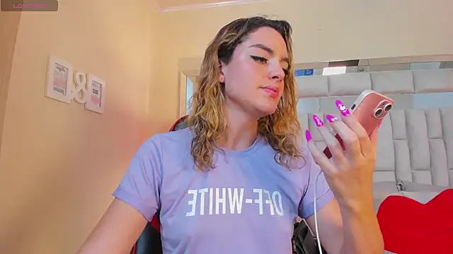 Snapshot of mariiahneedles chatting on January 2025 10:30:02 PM mariiahneedles online show from January 2025 10:30:02 PM