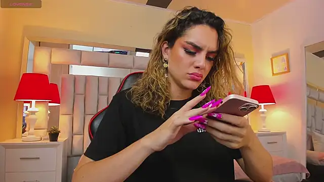 Snapshot of mariiahneedles chatting on January 2025 10:15:02 PM mariiahneedles online show from January 2025 10:15:02 PM