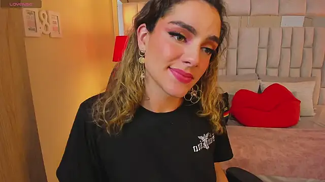 Snapshot of mariiahneedles chatting on January 2025 04:19:02 AM mariiahneedles online show from January 2025 04:19:02 AM