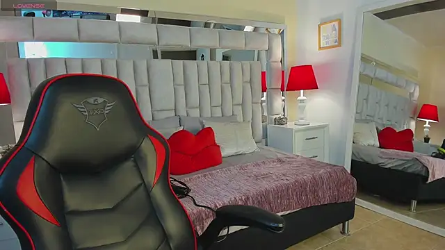 Snapshot of mariiahneedles chatting on January 2025 11:58:01 PM mariiahneedles online show from January 2025 11:58:01 PM