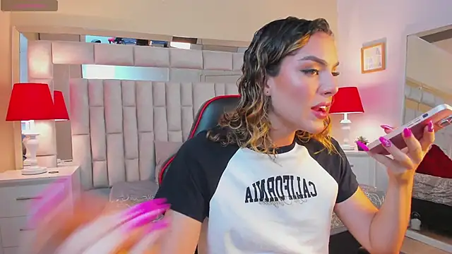 Snapshot of mariiahneedles chatting on February 2025 08:17:02 PM mariiahneedles online show from February 2025 08:17:02 PM