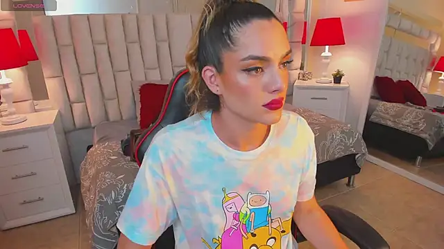 Snapshot of mariiahneedles chatting on February 2025 01:38:01 AM mariiahneedles online show from February 2025 01:38:01 AM