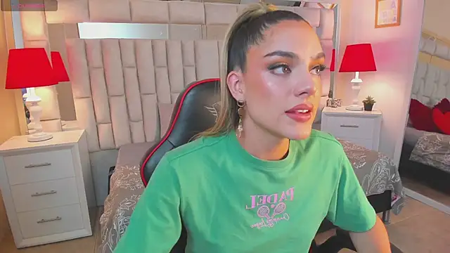 Snapshot of mariiahneedles chatting on February 2025 09:26:02 PM mariiahneedles online show from February 2025 09:26:02 PM