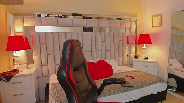 Snapshot of mariiahneedles chatting on February 2025 04:37:02 AM mariiahneedles online show from February 2025 04:37:02 AM