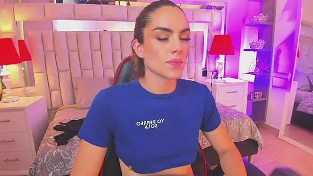 Snapshot of mariiahneedles chatting on March 2025 07:15:01 AM mariiahneedles online show from March 2025 07:15:01 AM