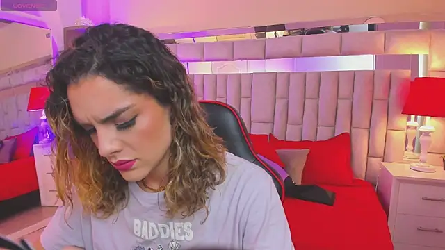 Snapshot of mariiahneedles chatting on March 2025 09:55:02 PM mariiahneedles online show from March 2025 09:55:02 PM