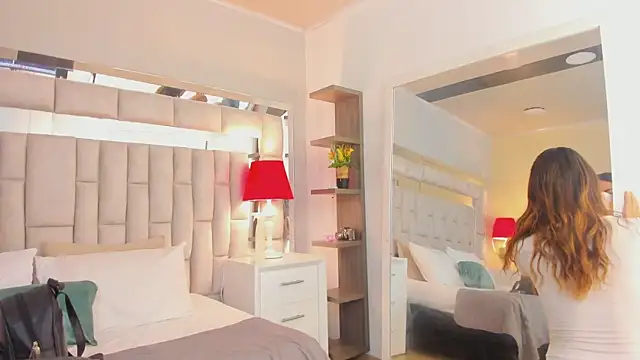 Snapshot of mariiahneedles chatting on November 2025 11:48:01 PM mariiahneedles online show from November 2025 11:48:01 PM