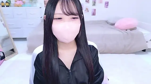 Snapshot of Suzu_ch_xx chatting on November 2025 01:32:02 PM Suzu ch xx online show from November 2025 01:32:02 PM