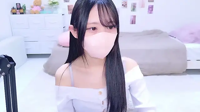 Snapshot of Suzu_ch_xx chatting on December 2025 01:38:02 PM Suzu ch xx online show from December 2025 01:38:02 PM