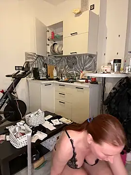 EmmaWarren online show from October 2025 04:08:01 PM