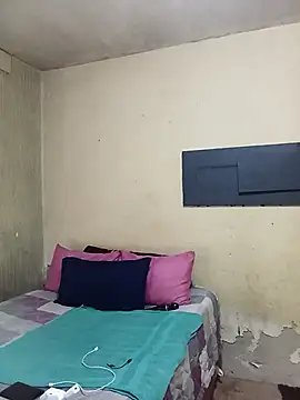 Snapshot of FreakyAngel3X chatting on November 2025 07:39:01 AM FreakyAngel3X online show from November 2025 07:39:01 AM