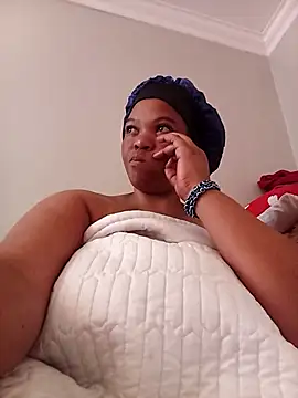 Snapshot of FreakyAngel3X chatting on November 2025 04:00:02 AM FreakyAngel3X online show from November 2025 04:00:02 AM