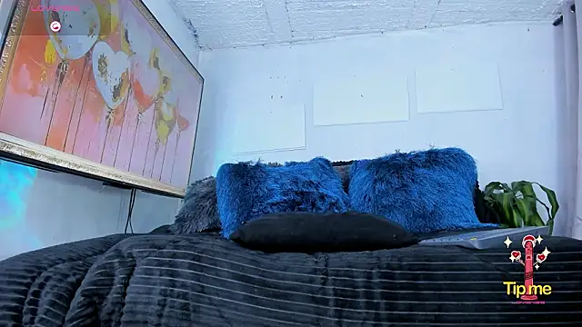 Snapshot of Mracialatina chatting on February 2026 04:11:02 PM Mracialatina online show from February 2026 04:11:02 PM