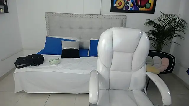 Chiqui milk  online show from February 2025 07:20:02 PM