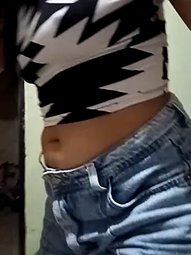 Snapshot of Michellluxo chatting on February 2026 03:14:02 AM Michellluxo online show from February 2026 03:14:02 AM