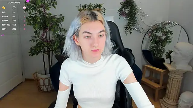 Mia Cheers online show from December 2024 01:47:01 PM