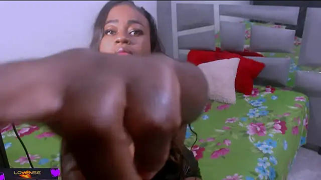 Snapshot of AnnaiDiamond chatting on October 2025 02:49:01 PM AnnaiDiamond online show from October 2025 02:49:01 PM