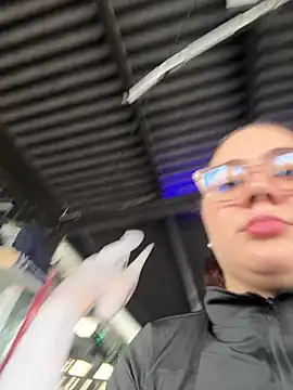 isarhodes  online show from October 2025 07:25:02 PM