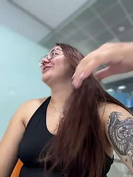 isarhodes  online show from October 2025 03:49:01 PM