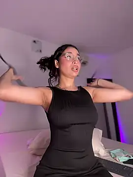 Snapshot of Hips_hannah chatting on December 2024 03:40:02 AM Hips hannah online show from December 2024 03:40:02 AM