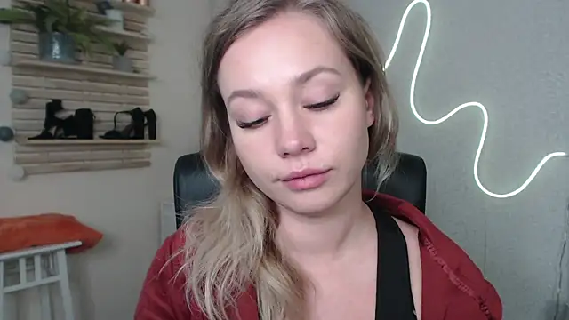 holly xglam online show from December 2024 08:34:01 AM