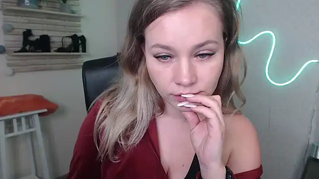 holly xglam online show from December 2024 11:41:02 AM